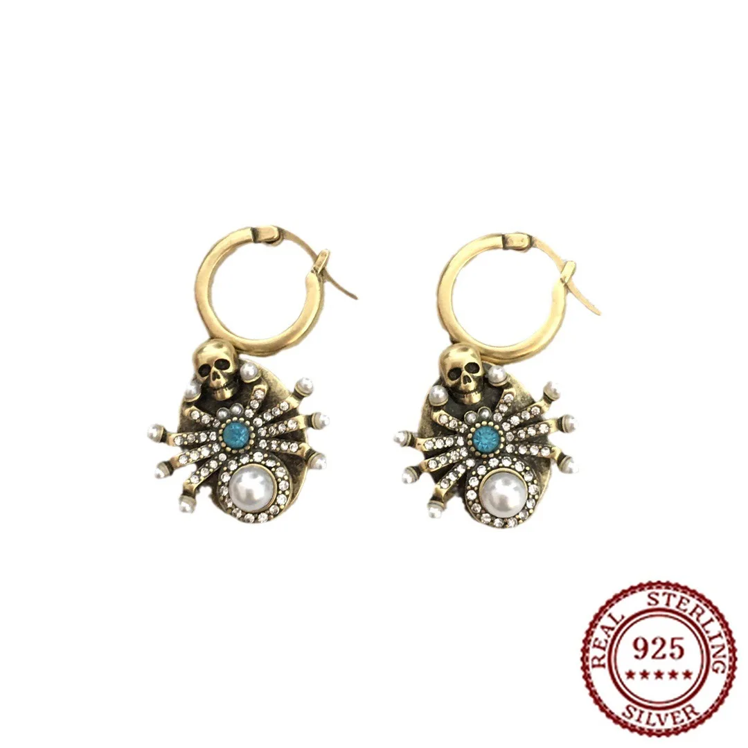 

2025 New Trendy Classic Spider Earrings with Female Personality and Retro Round Pendant Earrings and Buckles