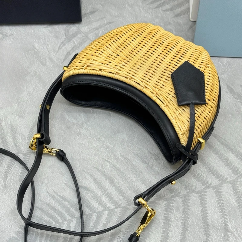 

Luxury Women Waist Bag Famous Brand Female Outdoor Designer Handbag High Quality Fashion Men Women Backpack 2025 Trend