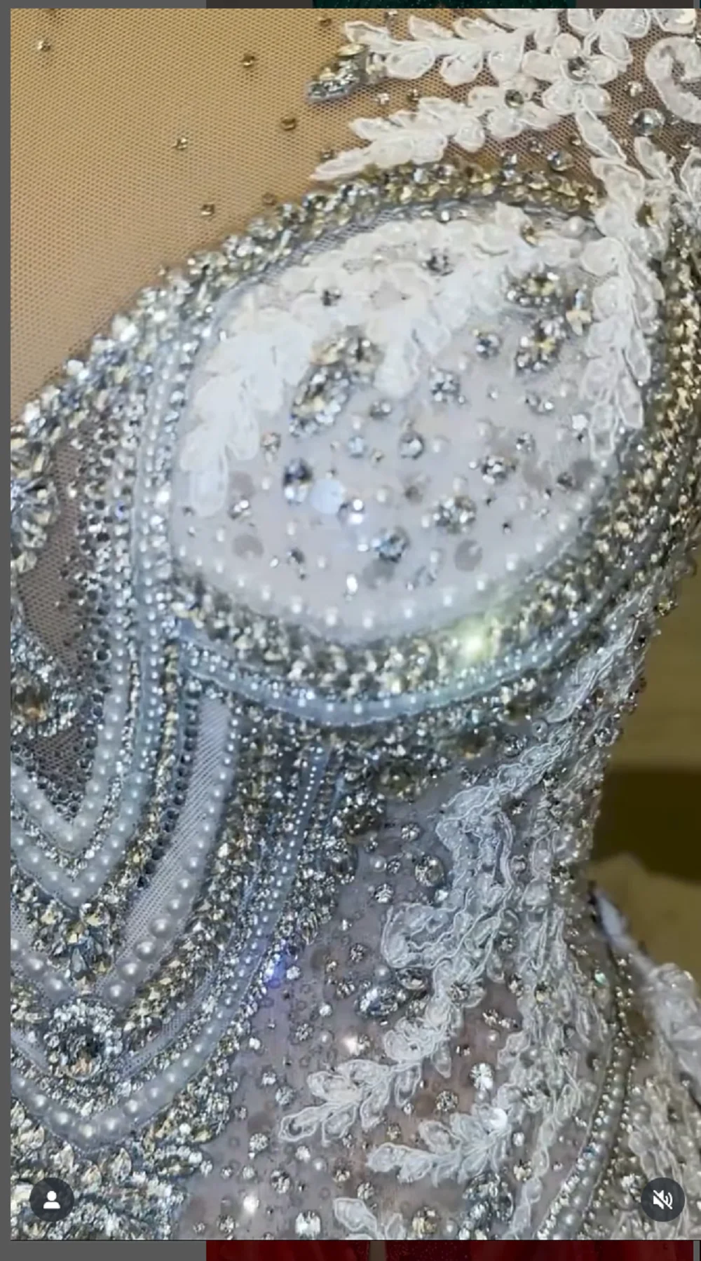 Brandneue Brautkleider mit langen Ärmeln, klassisches Organza-Hochzeitskleid mit abnehmbarer Schleppe, glänzendes Hochzeitskleid nach Maß