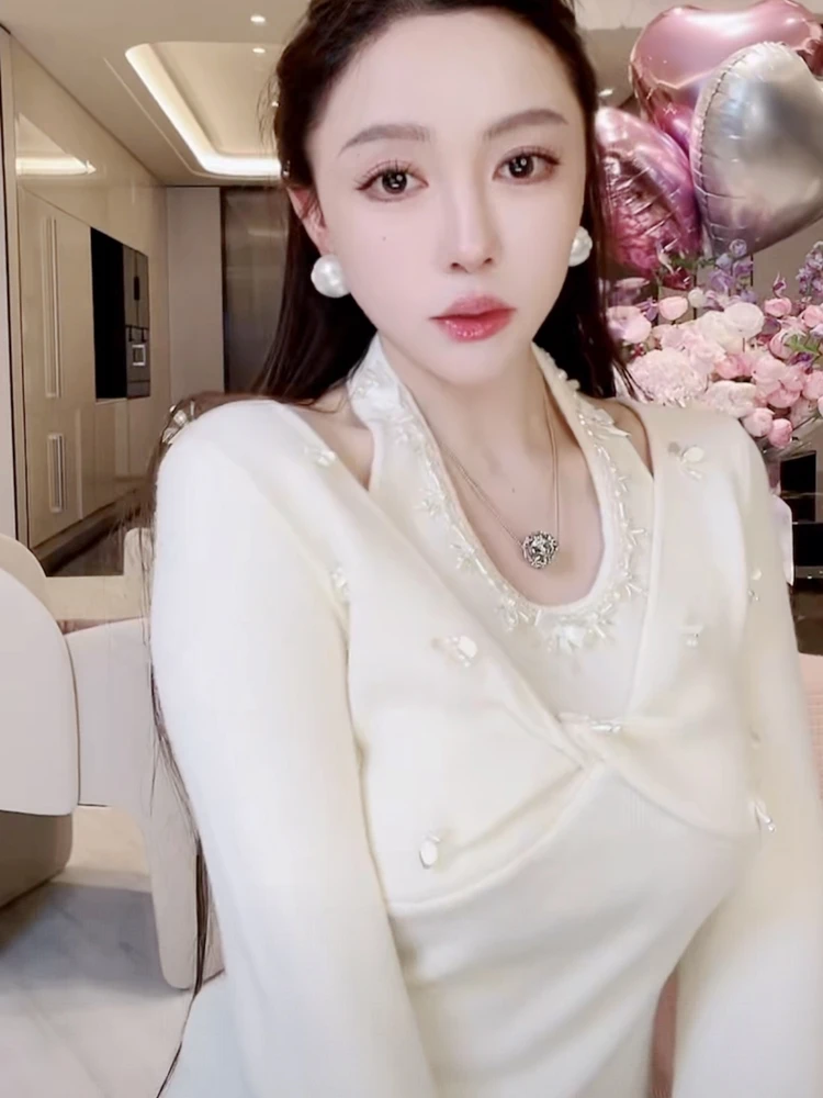 

Tianjiao Baby2025 Зимняя новинка: Вязаный топ ручной работы с бисером, имитация двухслойности, с открытыми плечами, на шее, женский, модный, шерстяной