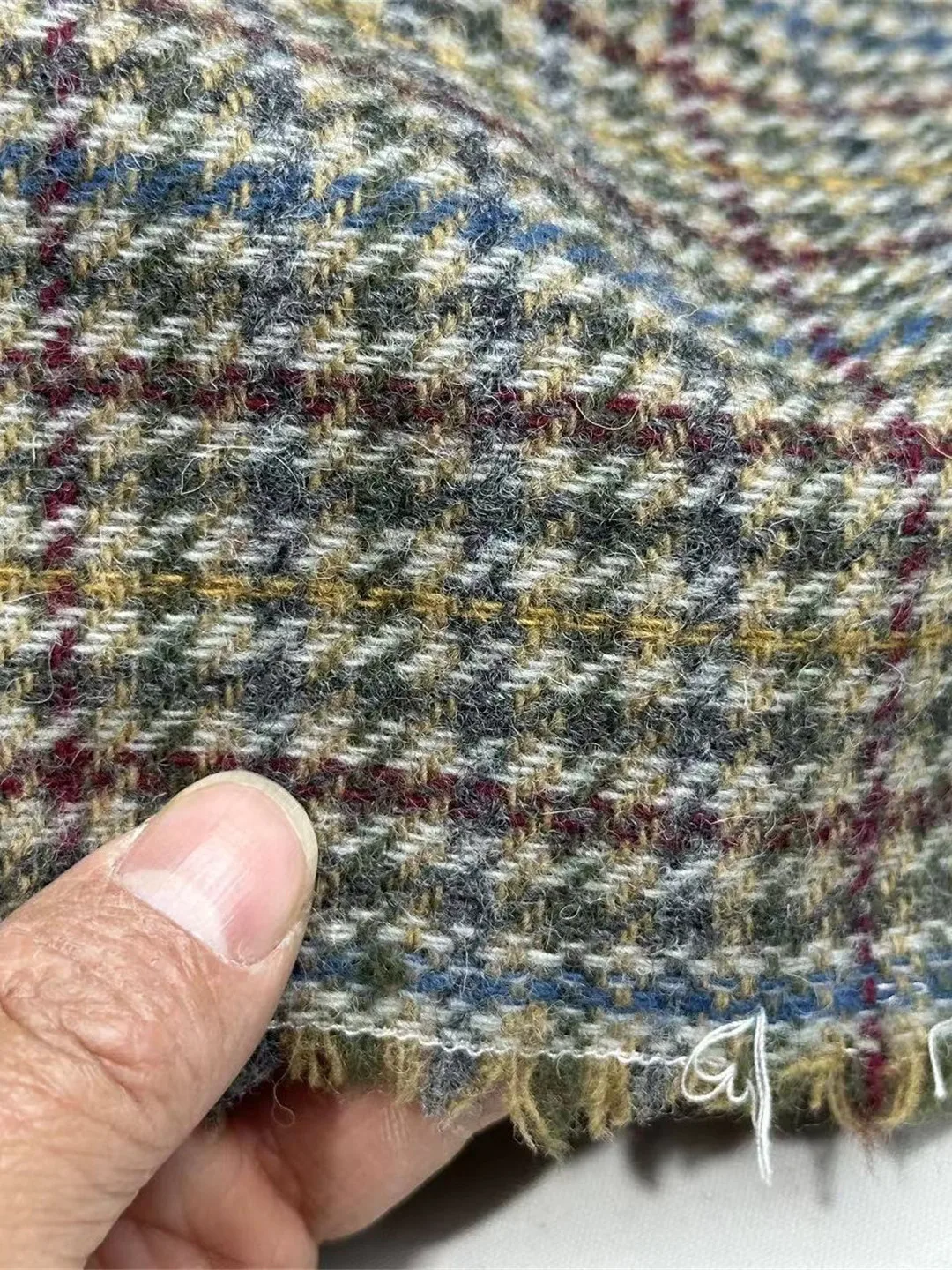 

Handmade Harris Tweed i Wool Yarn Large Floral Patterned Suiting Fabric Rough Texture DIY Home Decor Profional Design