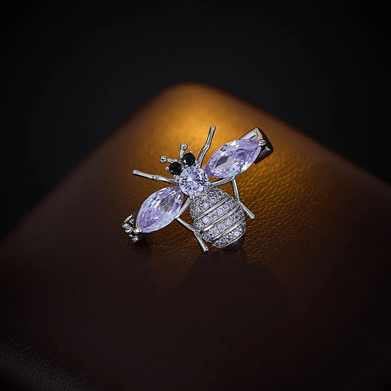 

High-end Micro-inlaid Zirconia Little Bee Thorn Pin Brooch for Women Exquisite Luxurious Coat Collar Suit Accessory Brooch