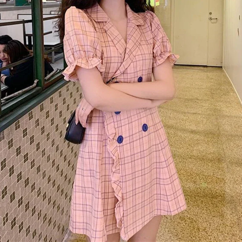 

Pink suit dress women's autumn 2024 new fashion design sense niche retro buttoned wooden ear short sleeve plaid waist skirt