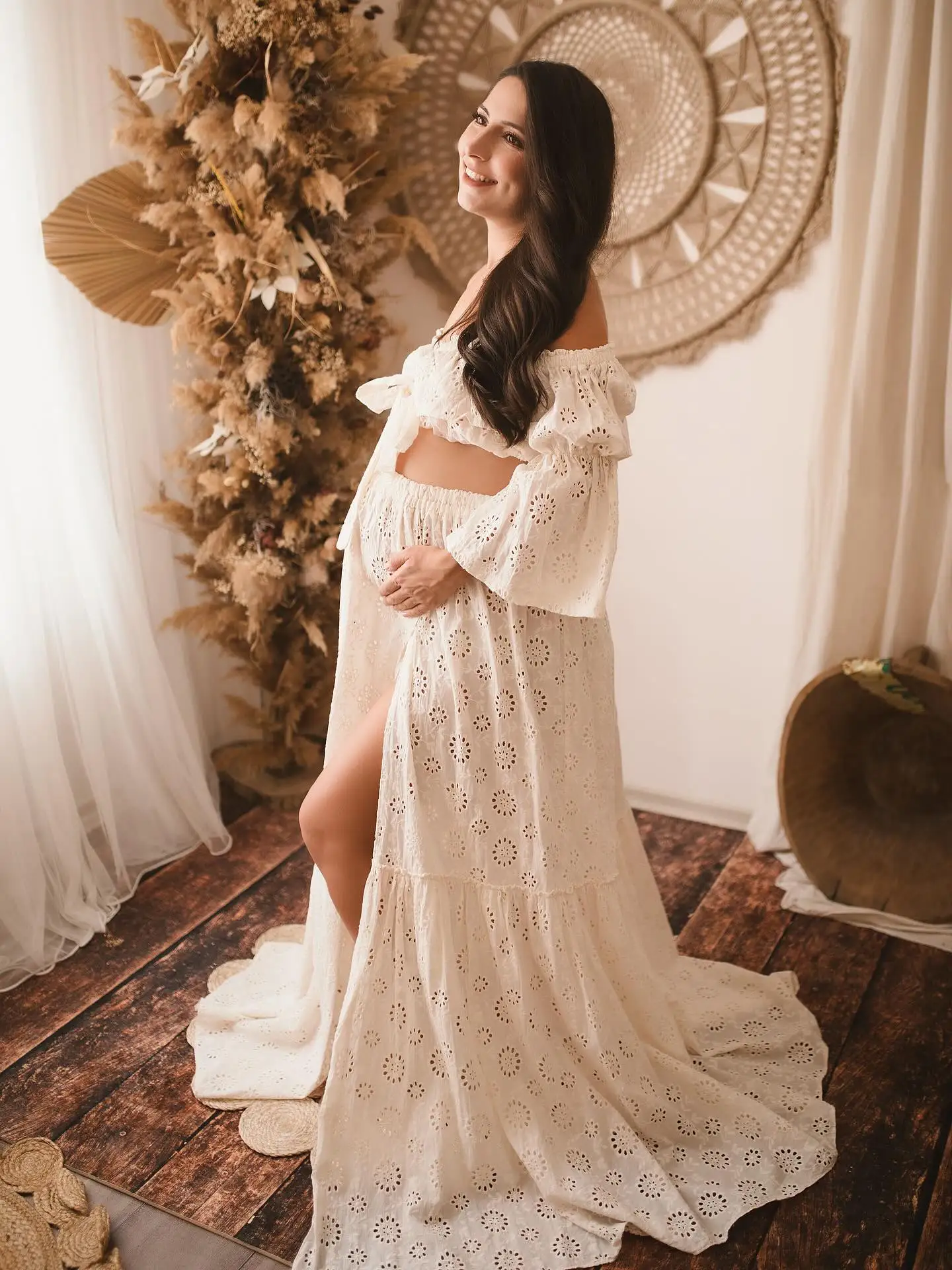 ensemble-deux-pieces-blanc-brode-de-fleurs-ajourees-elegant-epaules-denudees-robe-de-maternite-pour-seance-photo-robe-de-photographie-pour-femmes