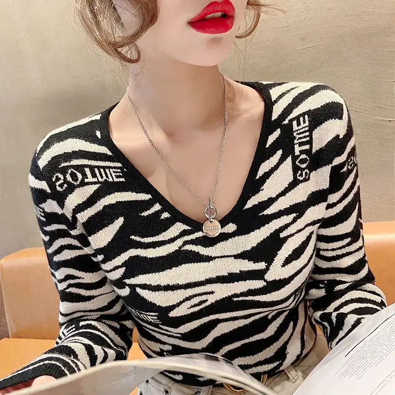 Women\'s Autumn and Winter 2023 New Korean Leopard Fashion Slim Pullover High Neck Striped Long Sleeve Letter Sweater Knit Tops