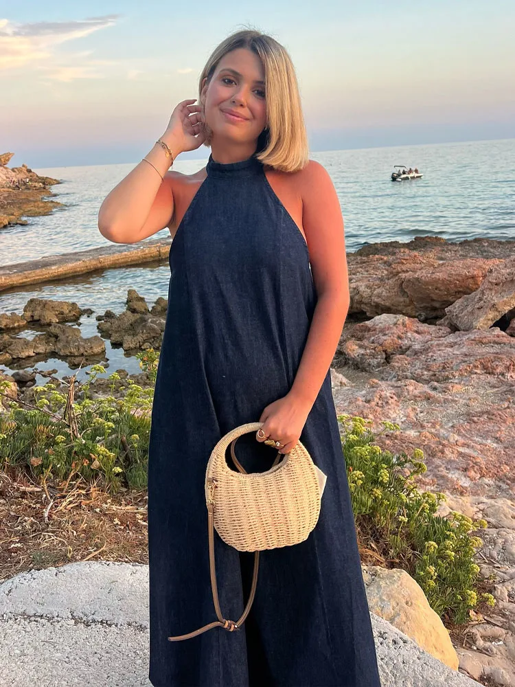 เดรสยีนส์ยาวทรงพลีทแบบคล้องคอ ดีไซน์หรูหราสำหรับผู้หญิง  ซิปหน้า แฟชั่นฤดูร้อน แขนกุด สีพื้น ทันสมัย