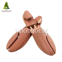 Árbol de zapatos de madera de cedro rojo ajustable de doble tubo para hombres y mujeres