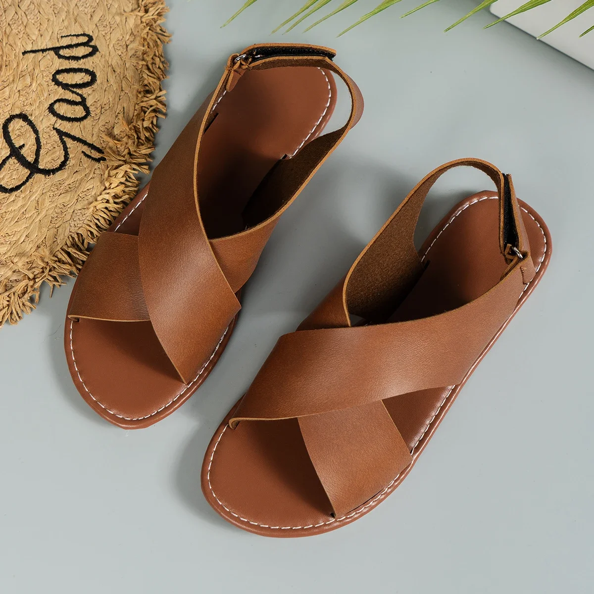 Sandalias de mujer, novedad de verano, zapatos planos romanos con correa y hebilla, sandalias de playa con correa trasera sólida para mujer, sandalias con punta abierta para mujer