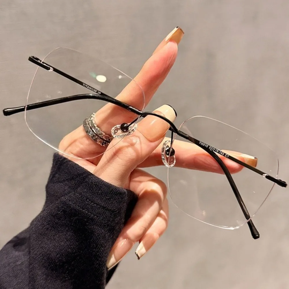 

Безрамные очки с большой оправой из титана, высококачественные, ярко-серебристые, унисекс, модные и удобные.