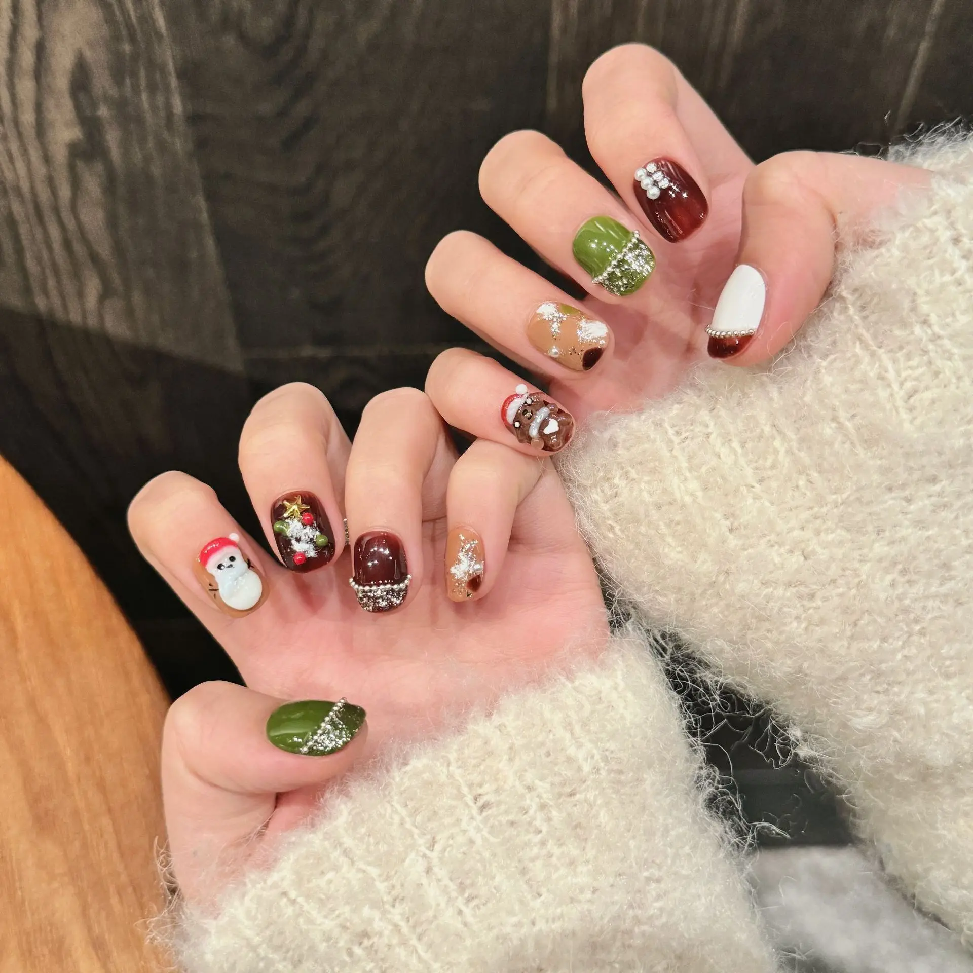 10pcs New Short Round Christmas False Nails Handmade Cute Snowman Santa Hat Dog Design Press On Nails Cute Reusable DIY Manicure