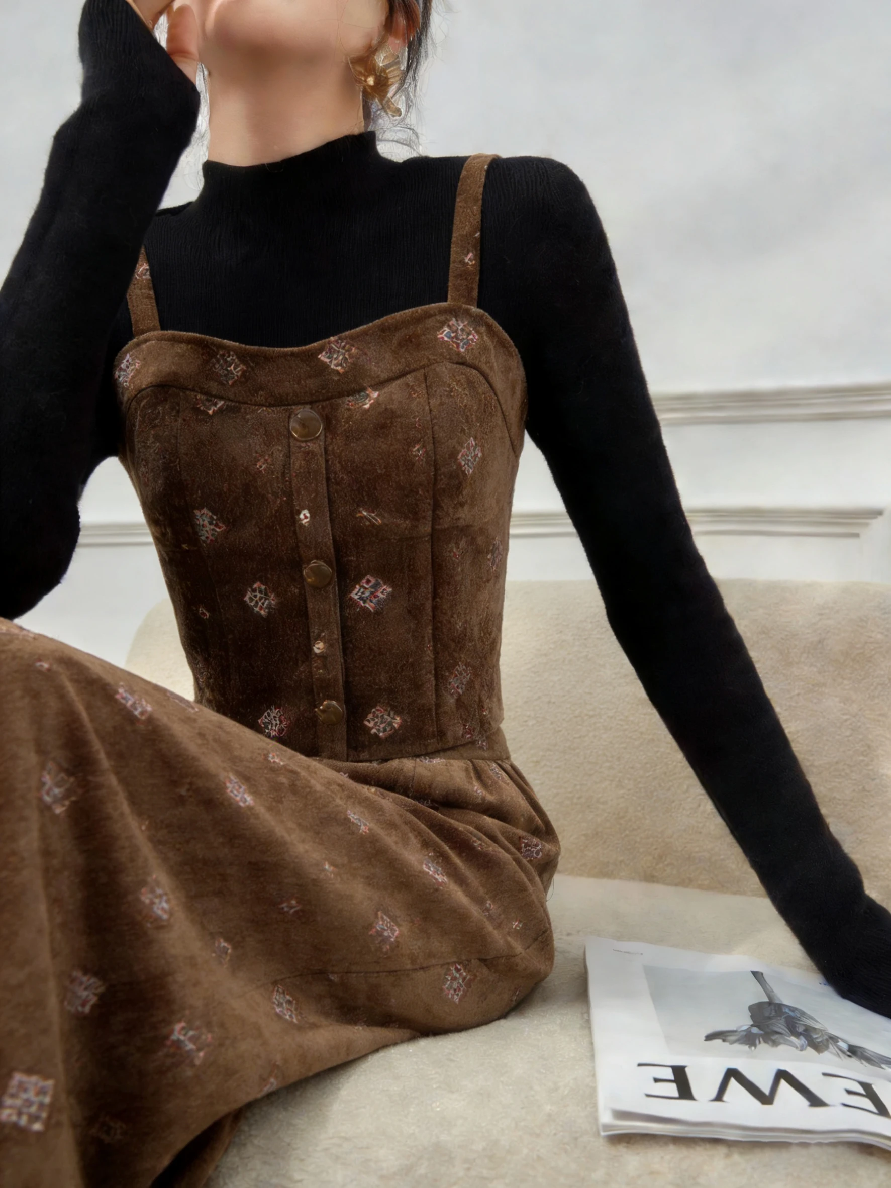 

Шикарный коричневый вельветовый комплект: юбка и топ для женщин, модный костюм с высокой талией, облегающий силуэт, элегантный повседневный наряд для весны