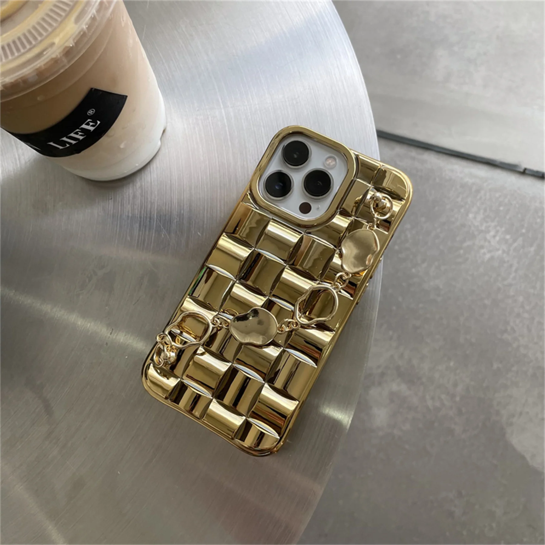 Luxury Korean Gold Lattice Metal Alien Bracelet Chain Case For iPhone 11 12 pro Max 7 8 Plus X XR XS MAX 13 14 pro max Cover