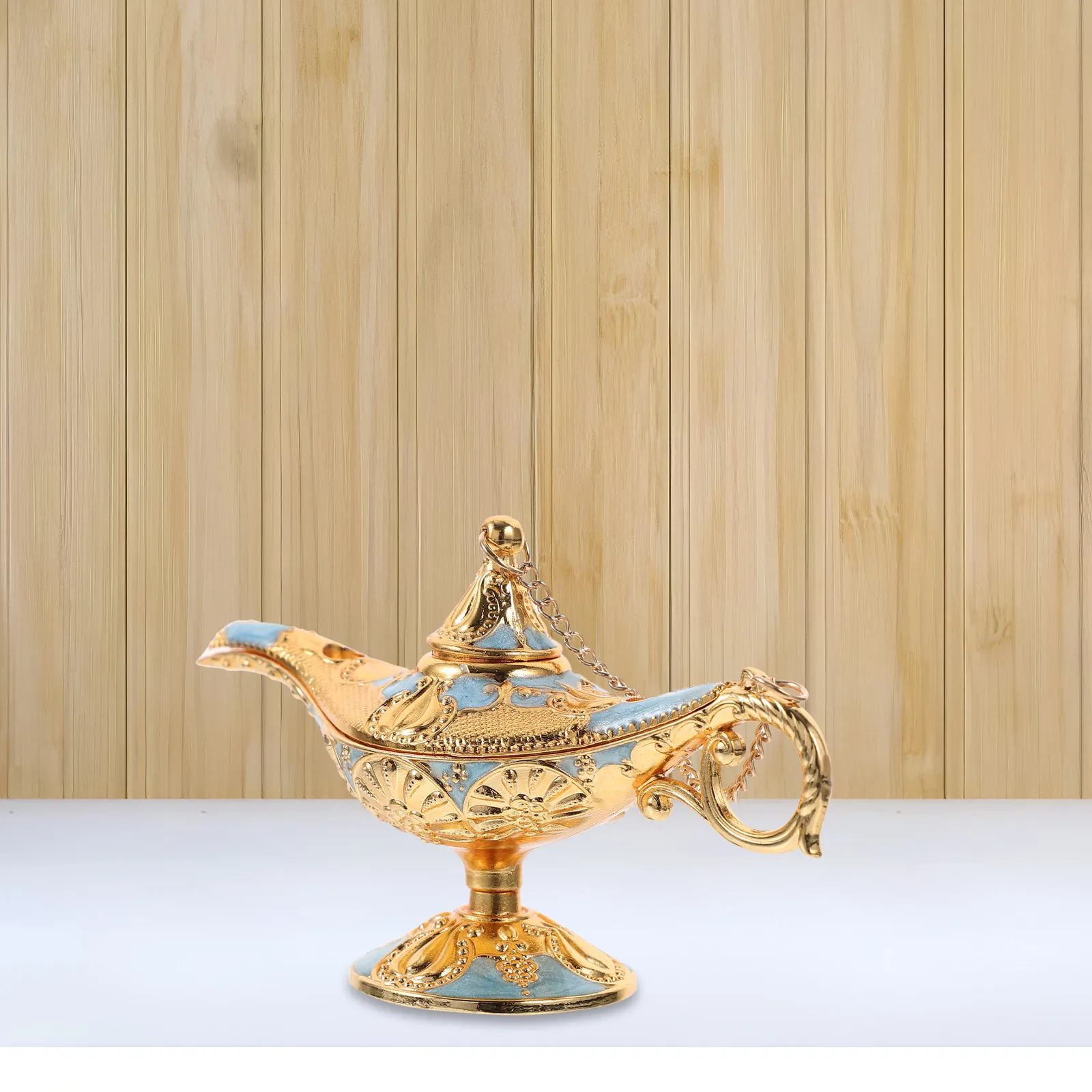 Metal Luxury Lamp Ornament with Handle Vintage Desktop Decoration Banquet Ornament Creative Charming Light Decor for Home