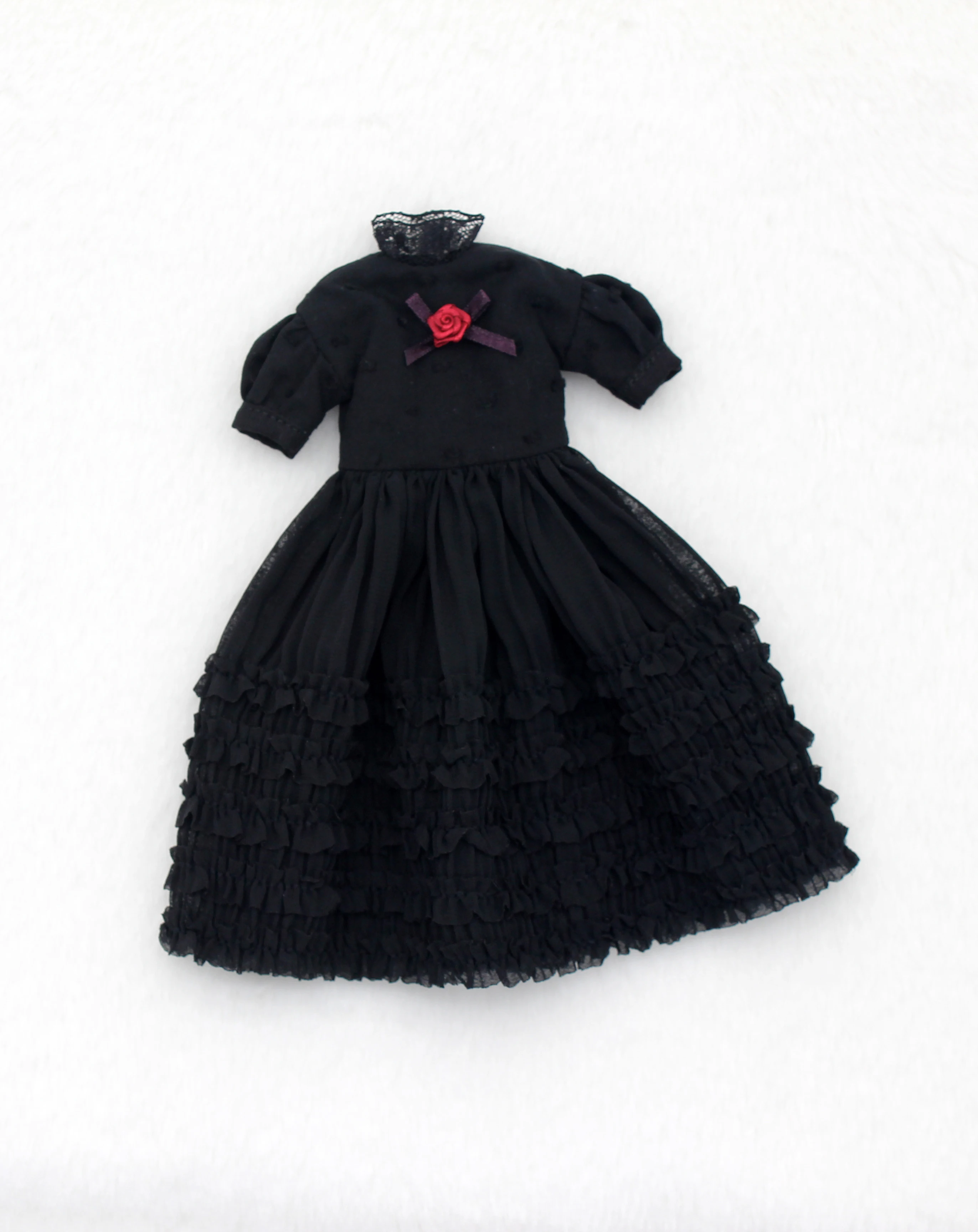 

Одежда для кукол 2026 Dula: Черное платье с красными розами для Blythe ob24 ob22, Azone Licca, ICY, JerryB 1/6. Аксессуары для кукол.