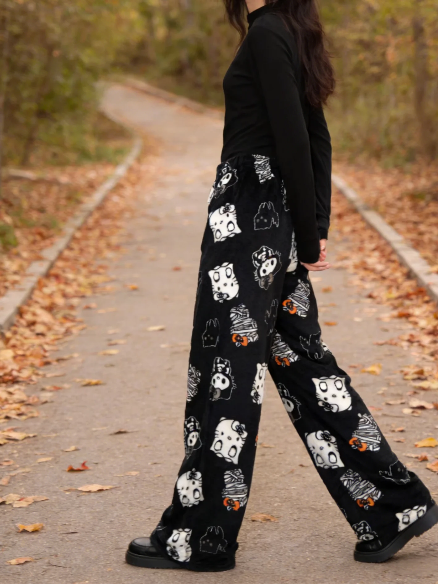 

Фланелевые пижамные штаны Hello Kitty, черные термофлисовые брюки, повседневные брюки для отдыха, идеально подходят для вечеринки на Хэллоуин!