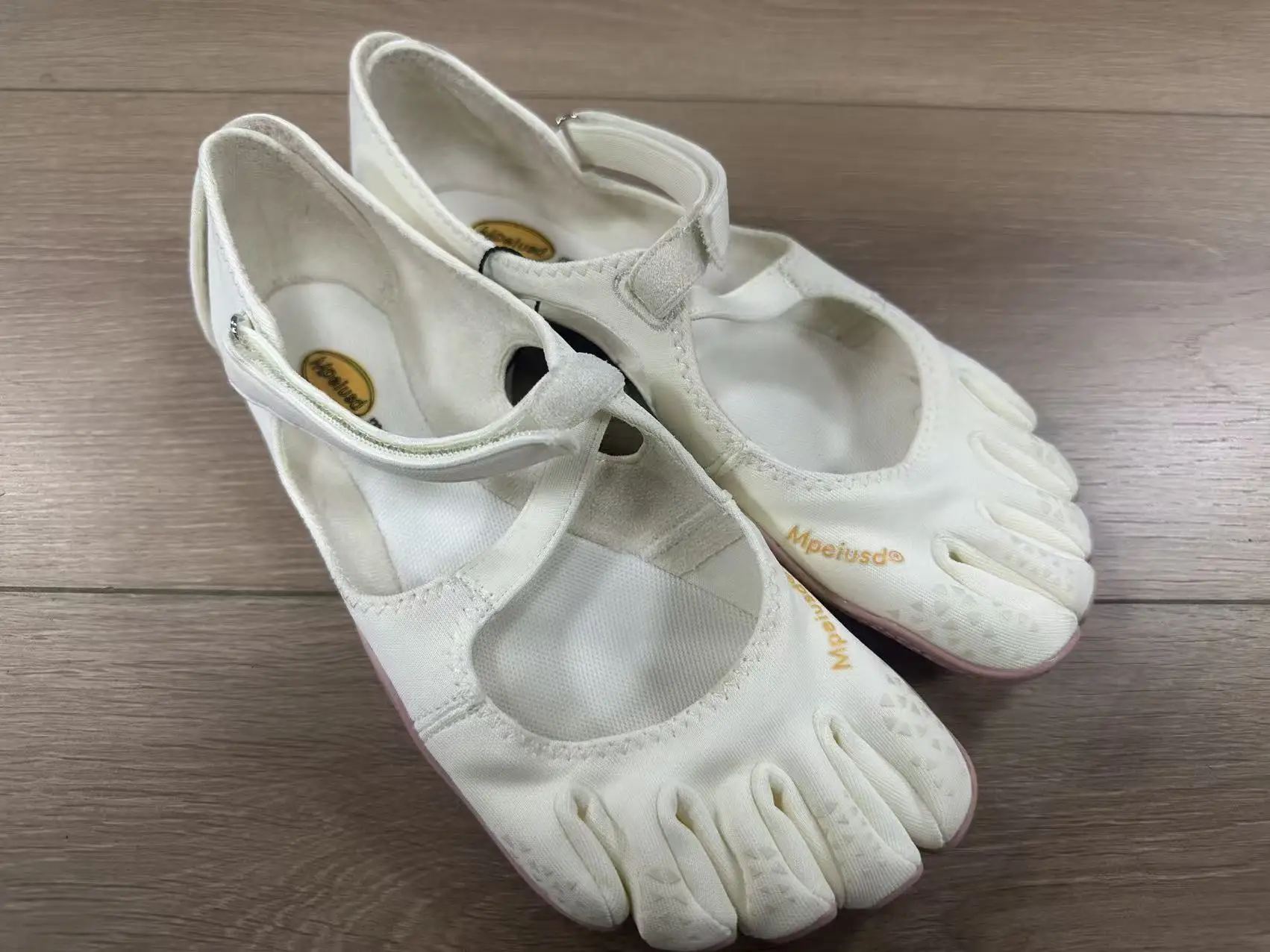 أحذية نسائية كاجوال بخمسة أصابع - أحذية يوجا بيلاتيس للرقص بنعل ناعم غير قابلة للانزلاق وخفيفة الوزن ومريحة للتدريب في الأماكن المغلقة