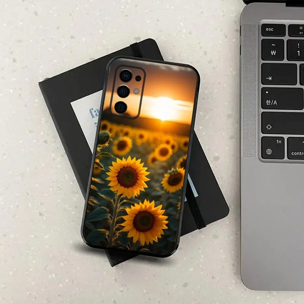 Beautiful Yellow Sunflower Phone Case For Samsung S24,S21,S22,S23,S30,Ultra,S20,Plus,Fe,Lite,Note,10,9,5G Black Soft Cover