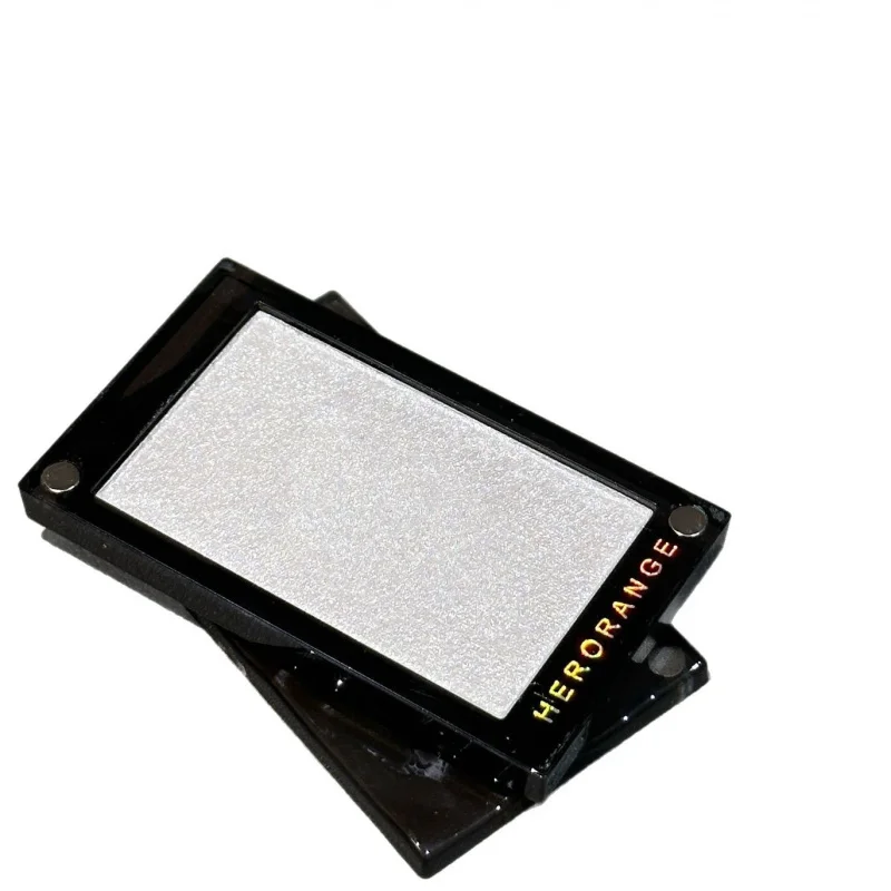 High-Gloss Powder With A Subtle Shimmer For Natural Brightening And Contouring Of The Under-Eye Area