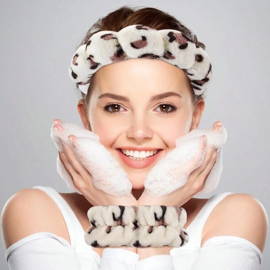 

Набор: объемная повязка на голову и напульсники с леопардовым принтом для умывания и макияжа