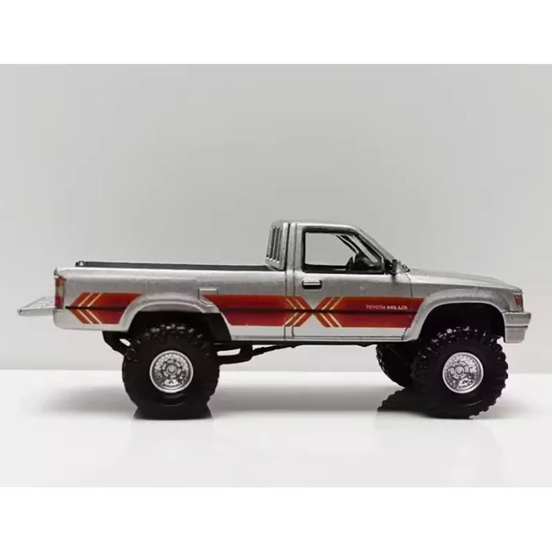 MASSDI 1/64 Scale 1994 HILUX RN80 Battlefield Truck Alloy Simulation Model Ornament Off-Road Vehicle Collectible