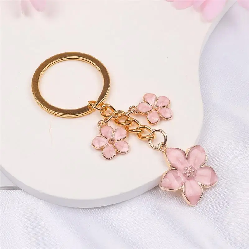 1 Stück Niedlicher Blumen-Schlüsselanhänger, Süßer Einfarbiger Drei-Kirschblüten-Anhänger, Schlüsselring für Damen-Handtaschen-Deko – Detail 7