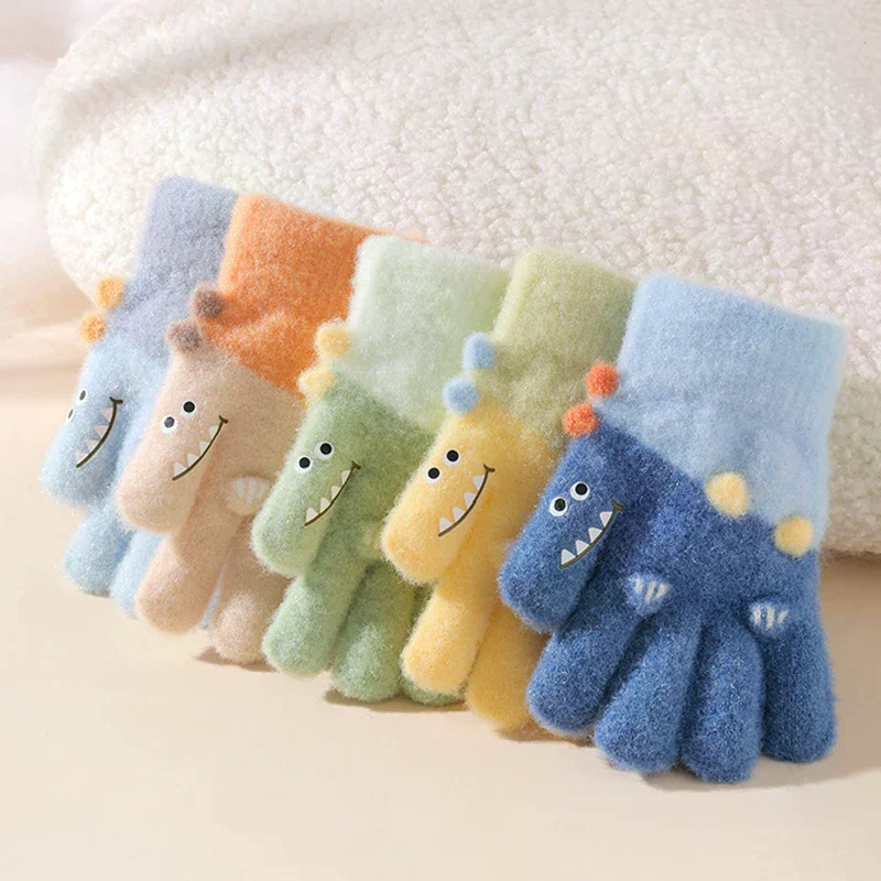 قفازات شتوية دافئة للأطفال بالإضافة إلى قفازات مخملية بخمسة أصابع للأولاد والبنات قفازات محبوكة برسوم كرتونية لطيفة