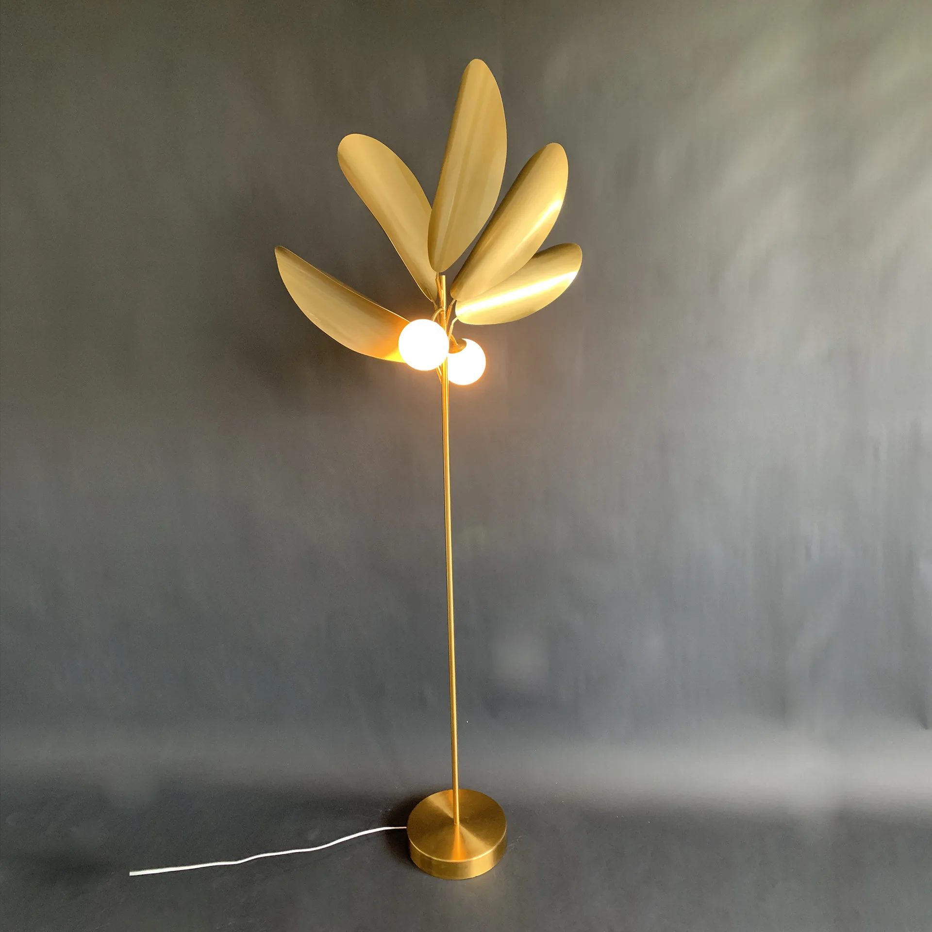 

Medieval creative floor lamp, postmodern French living room bedroom floor lamp