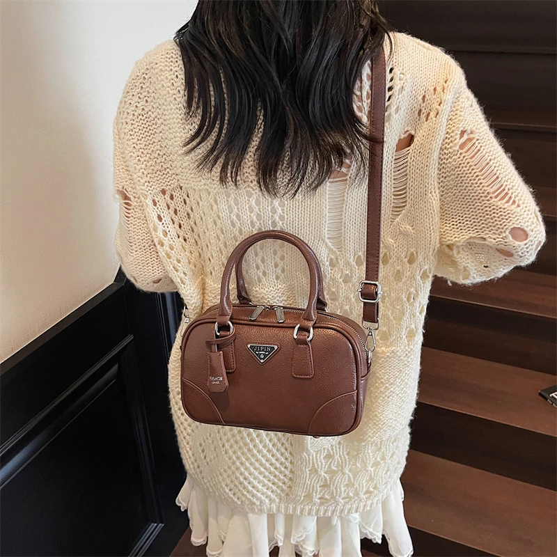 

Spacious Women's Tote Bags Shoulder Bag Crossbody Messenger Handbag Leather Luxury Brand Elegant Classic Design