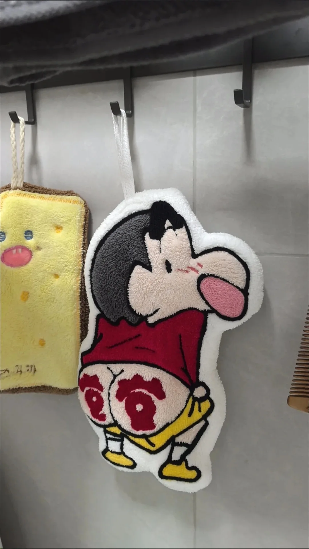 New Crayon Shin-chan Anime Cartoon Hand Towel Cute Hanging Style Super Absorbent Thickened Hand Towel for Bathroom and Kitchen