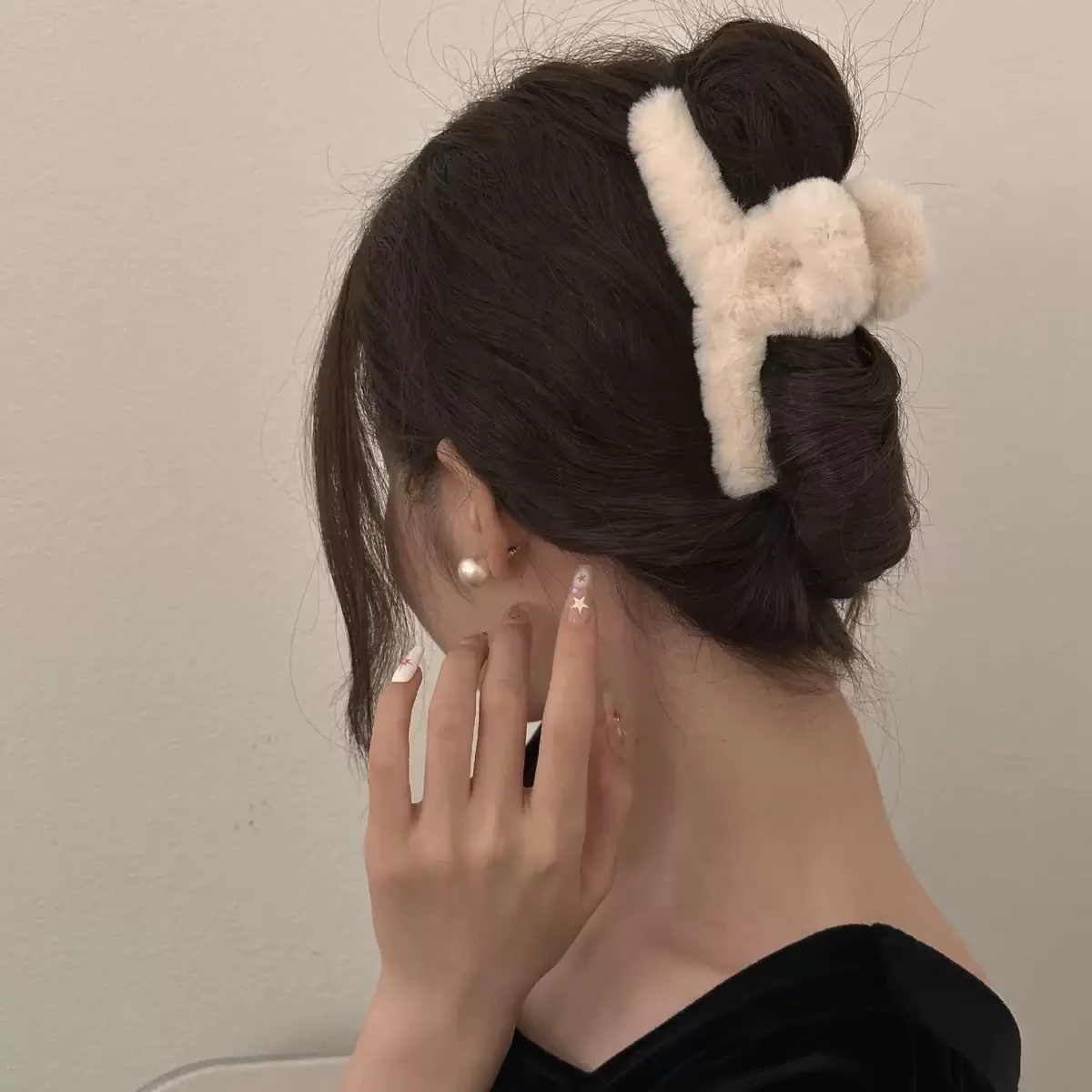 Plüsch-Haarspange für Herbst und Winter: Hai-Clip für den Hinterkopf, Dutt, hochwertiger pelziger Haarschmuck für Frauen – Detail 4