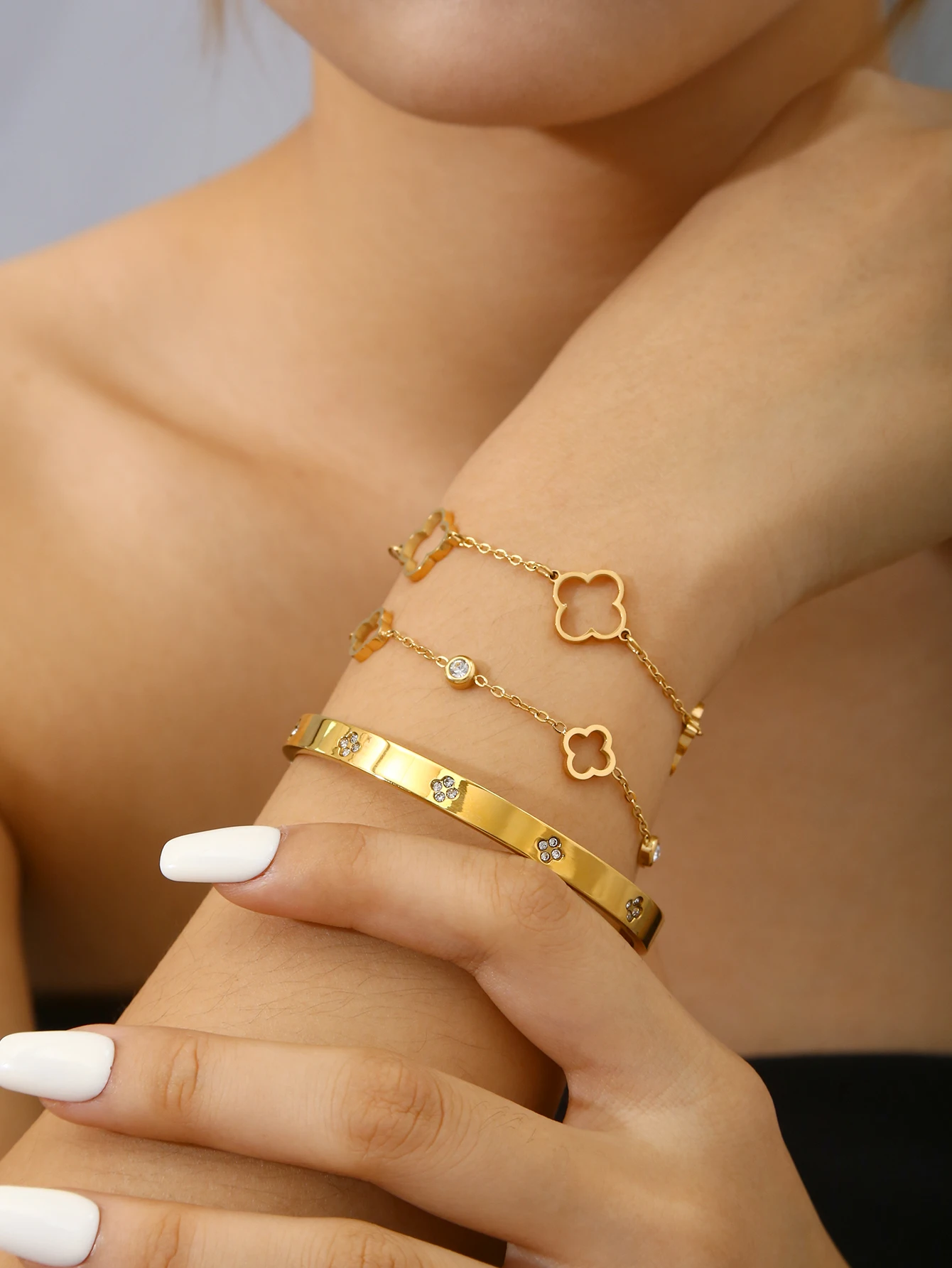 INS Luxury-Inspired Stainless Steel Diamond-Studded Floral Bracelet With Openwork Four-Leaf Clover Design For Women