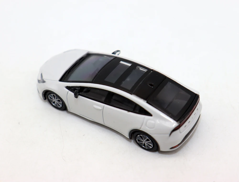 New PARA 1:64 Prius 2023 Diecast Alloy Toy Cars Simulation Model By PARA64 For Collection gift