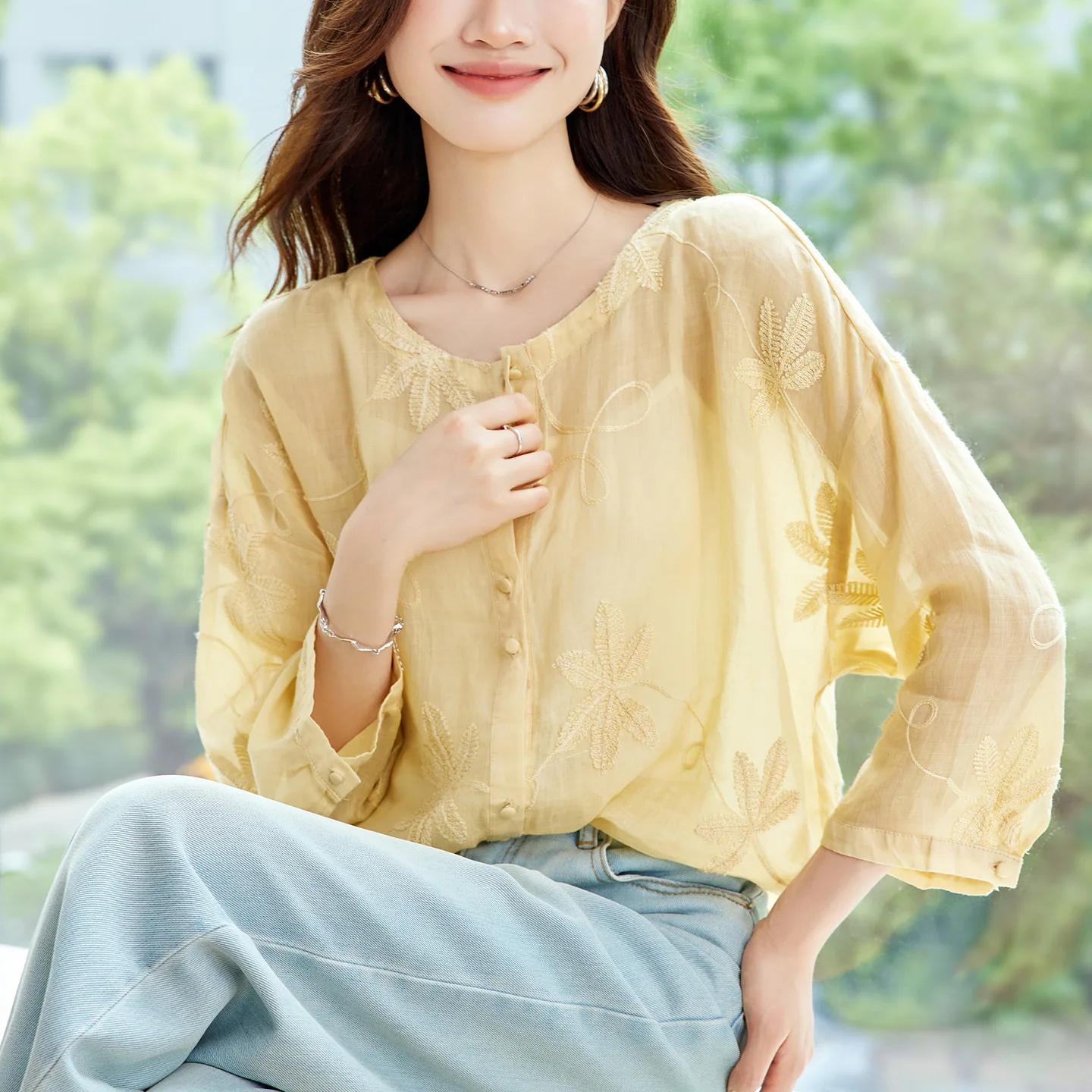 

Ele Cotton Silk Women's irt V-Ne Embroidered Svel Summer New Sle Chinese National Sle Loose Fit irt