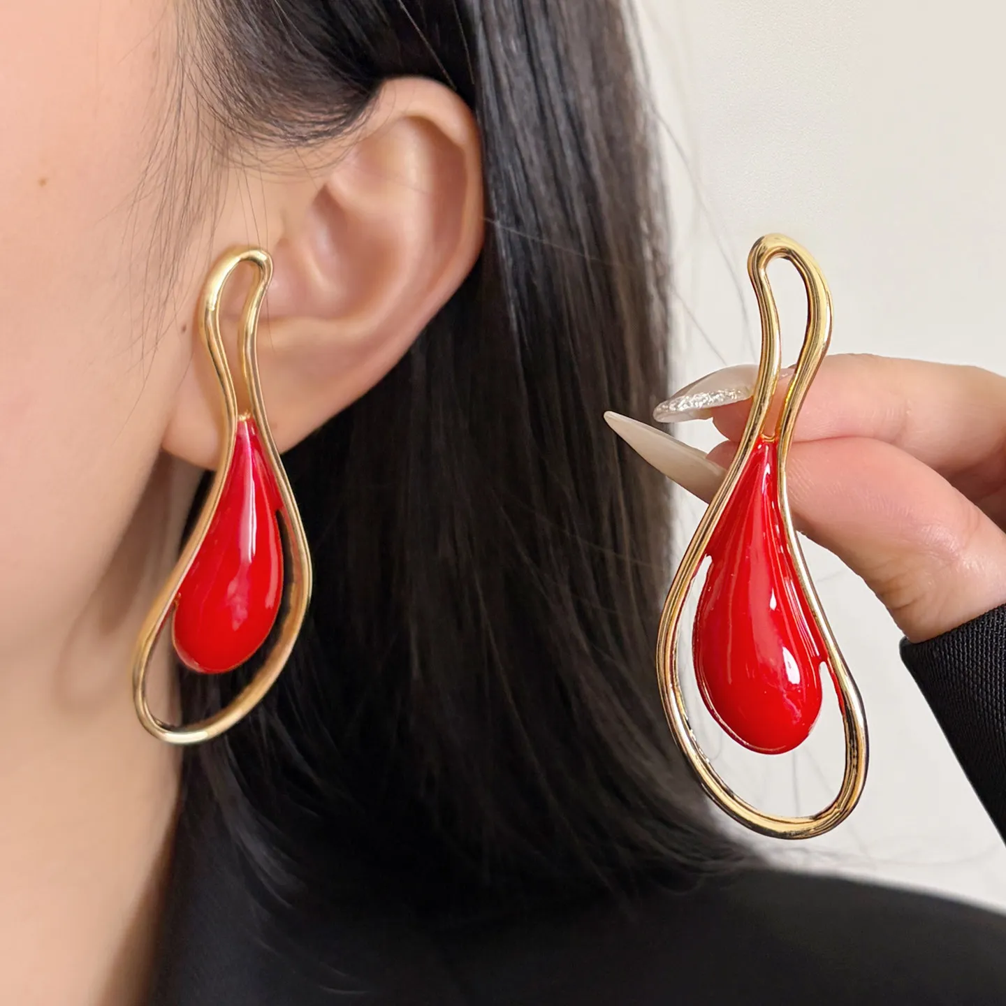 

Vintage Enamel Water Drop Unique Stud Earrings For Women Exaggerated Elegant Statement Fashion Daily Banquet Ear Jewelry Gift