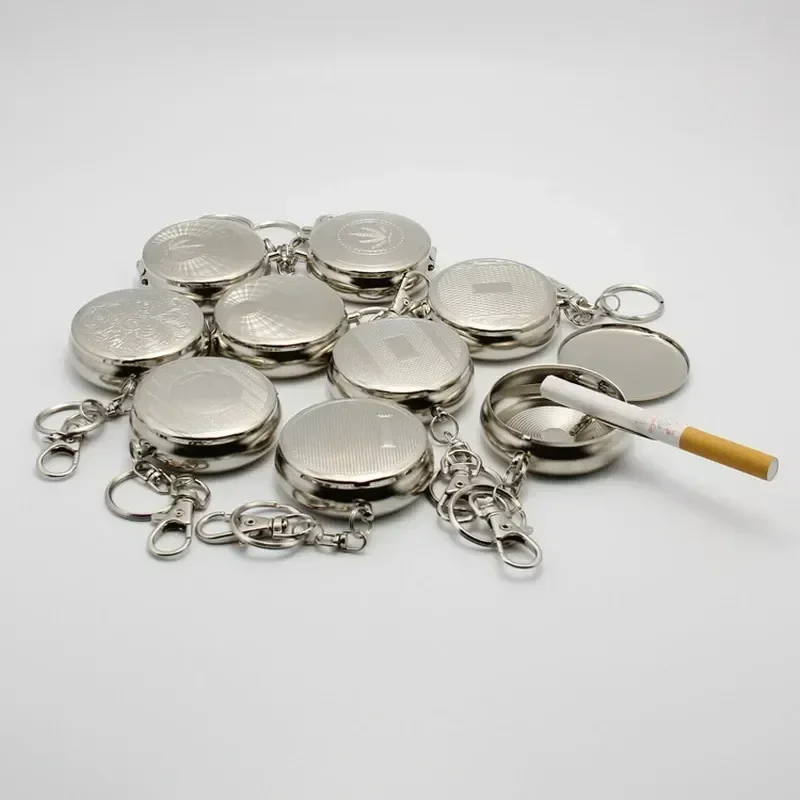 Portátil Forma Redonda Cinzeiro Keychain, Mini cigarro Keychain, liga de metal, bolso Smoke Bandeja Ash, cor aleatória, Eco-friendly, 1Pc