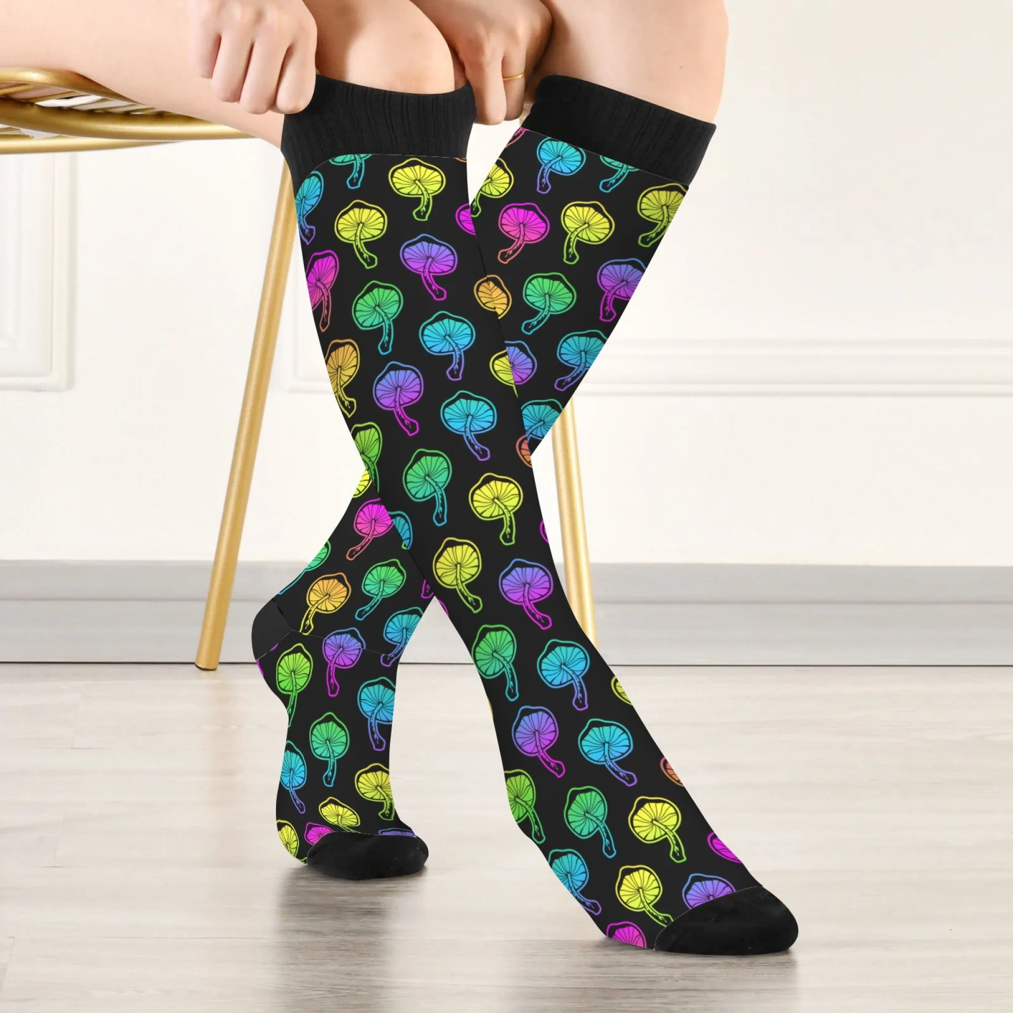 

Черные компрессионные носки до колена в стиле поп-арт с ярким грибным узором и принтом, мягкие дышащие, удобные для смелых, привлекательных ощущений