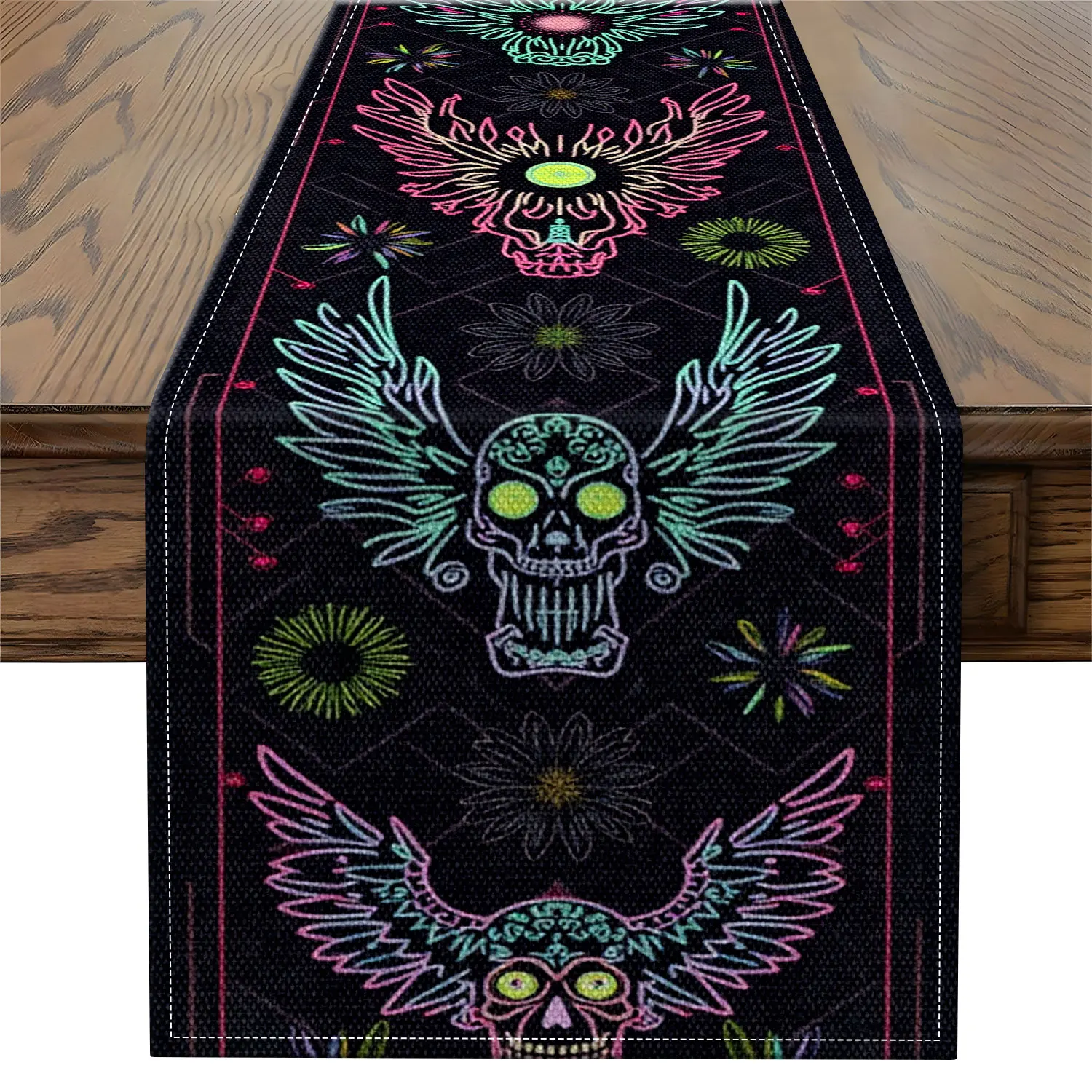 

Цельная дорожка на Хэллоуин с флуоресцентными крыльями черепа и цветочным узором для украшения праздничного стола