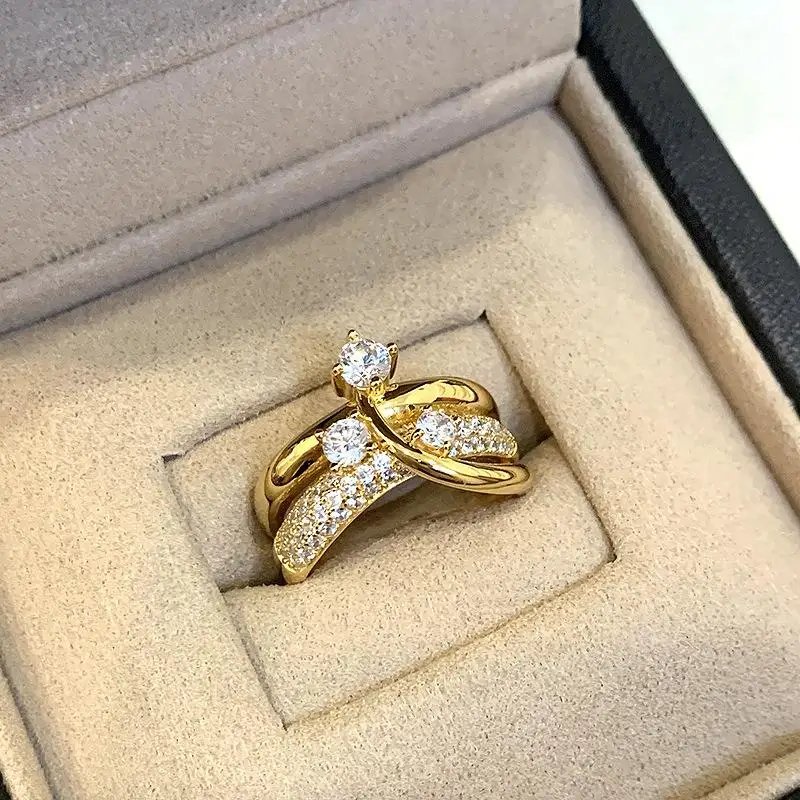 Sparkling Crown Full Diamond rings for women Fashion Light Luxury Vintage Exquisite Glossy Couple's Rings Banquet Jewelry Gift
