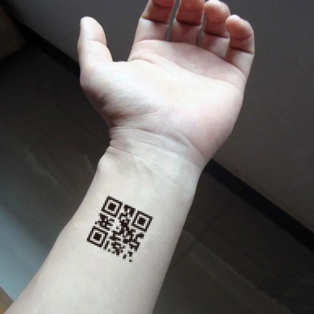 Adesivi per tatuaggi temporanei uomo donna Creative LoveQR Code Tattoo Stickers Scan Code sorpresa confessione tatuaggio finto impermeabile