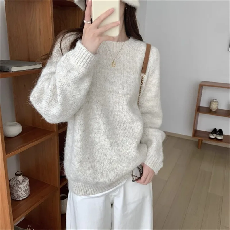 

Women's autumn and winter new lazy style round neck pullover with loose and luxurious feel, paired with a knitted sweater top