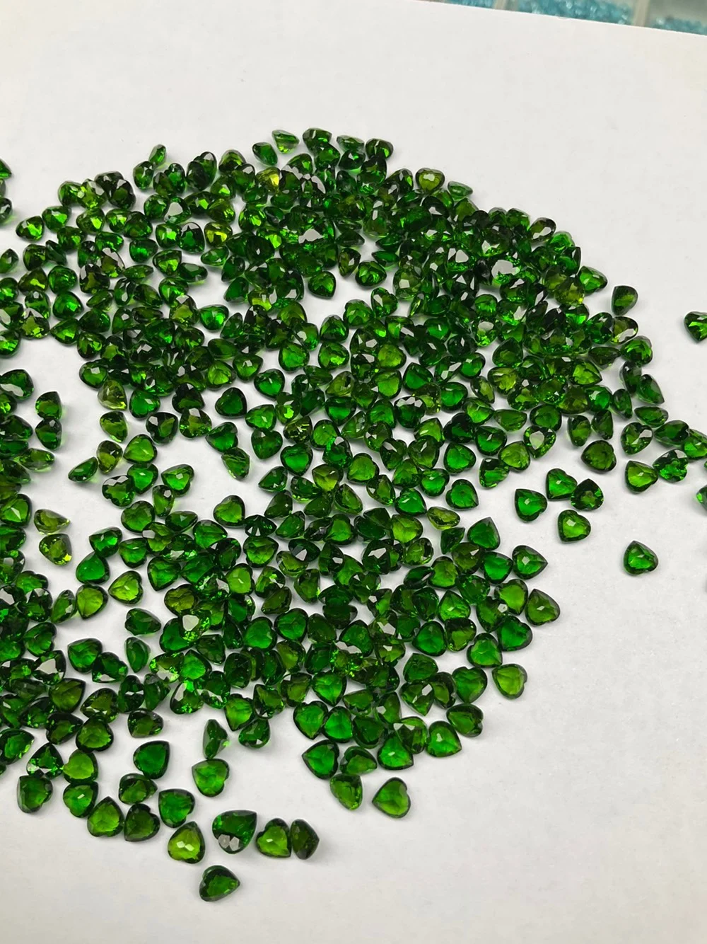 Sale 10pcs Genuine Diopside Bead Cabochon 4mm Faceted Cutting Hearts Shape Semi-Precious Gemstone Jewelry Cabochon Ring Face