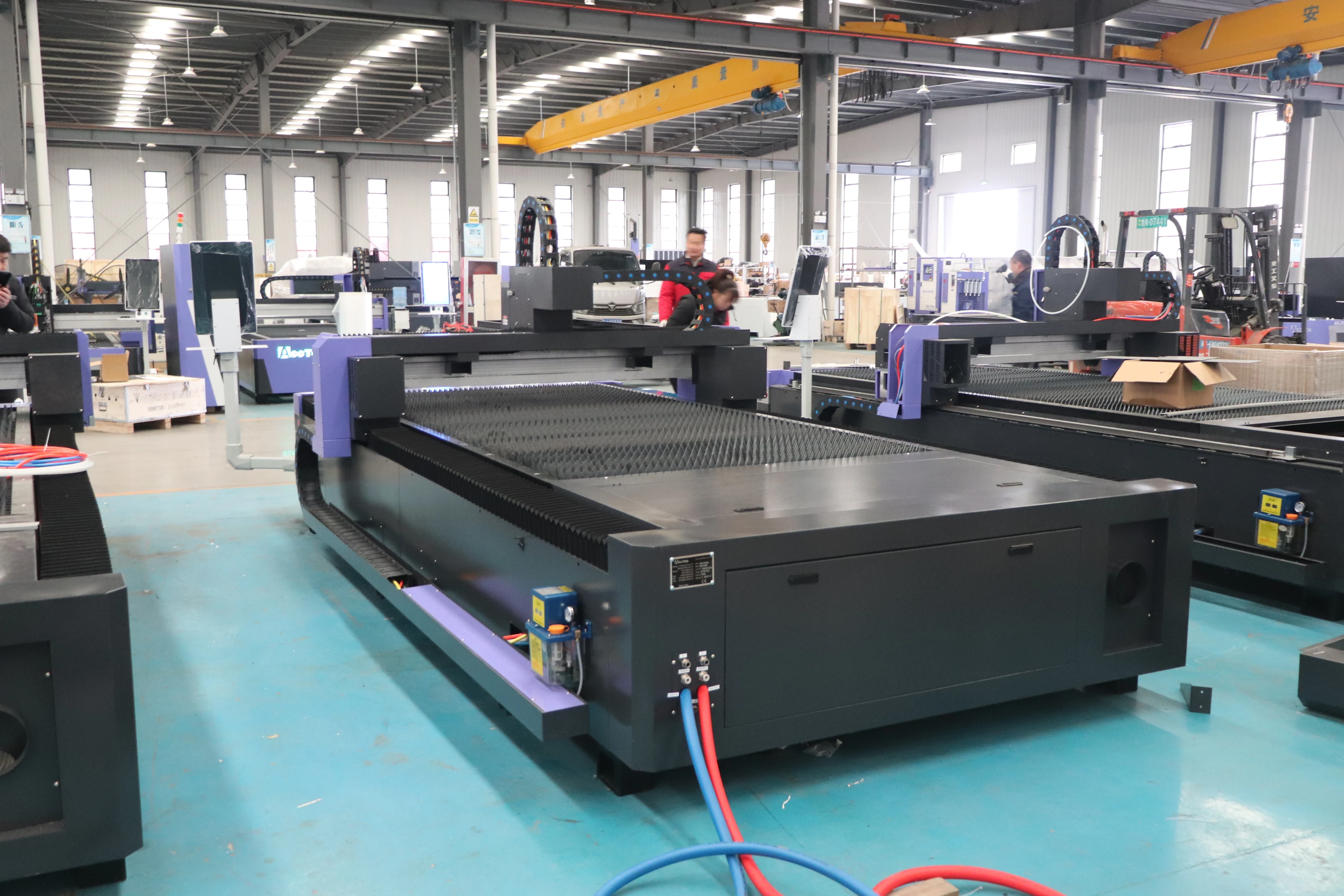 1000W 1500W 2000W 3000W 4000W 6000W Fiber Laser Cutting Machine for Carbon Stainless/Aluminum Steel / Metal Sheet Plate