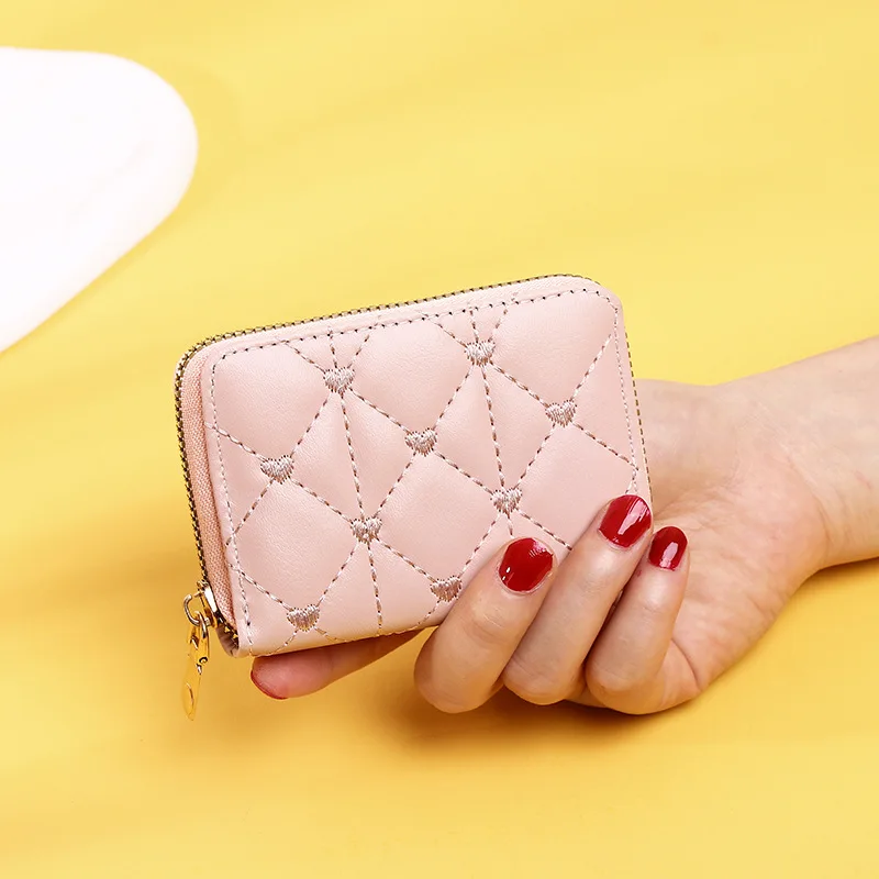 

Women's Luxury Compact Wallet - Multi-Slot Card Organizer with ID Window & Coin Pocket, Slim Zippered Purse for Essentials