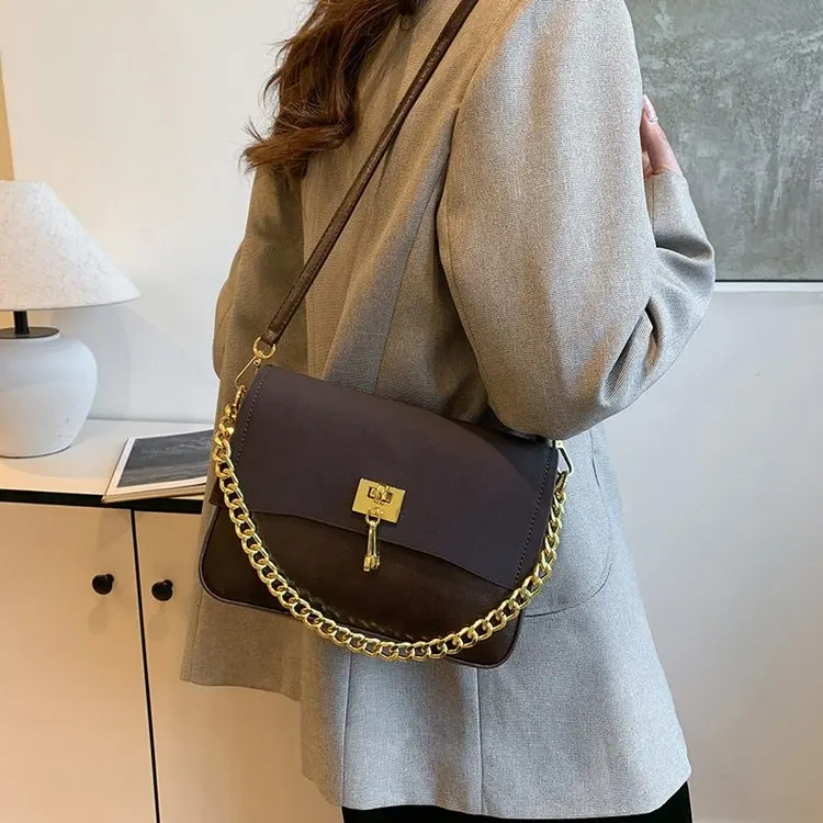 

Осень 226, новая маленькая квадратная сумка, модная сумка-мессенджер, универсальная сумка на плечо, простая портативная женская сумка с цепочкой