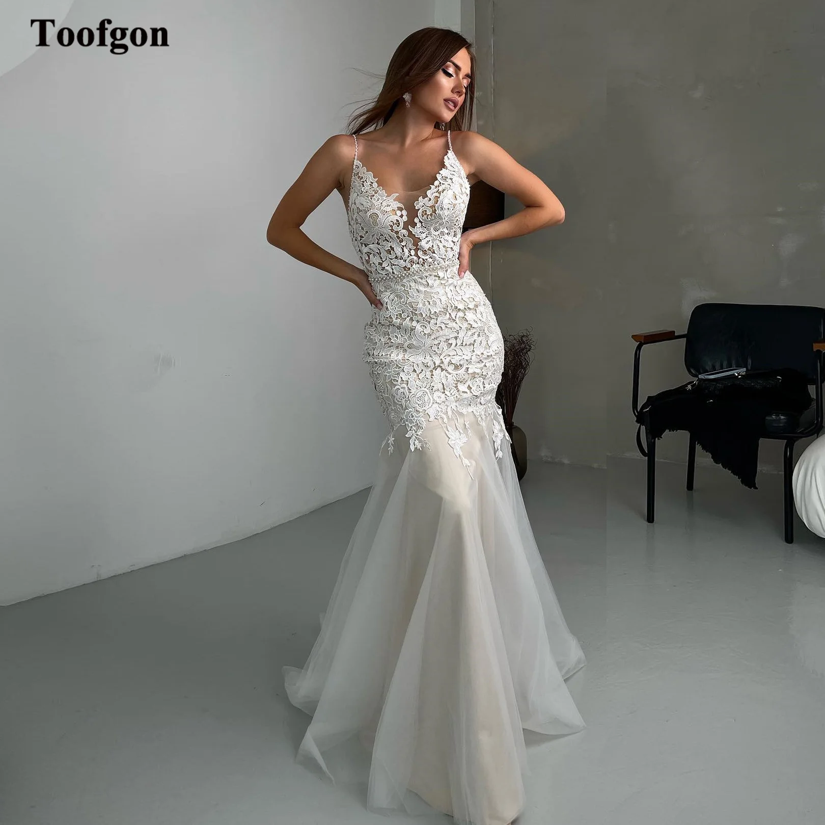 

Toofgon Mermaid Appliques Lace Wedding Dresses V-Neck Beaded Spaghetti Straps Wedding Party Gowns Fishtail Bride Bridal Dress