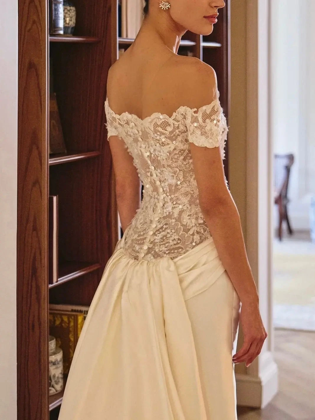 EGS Customized Graceful Wedding Dress for Women with Appliques Button Mermaid Off the Shoulder Robe De Soiree De Mariage