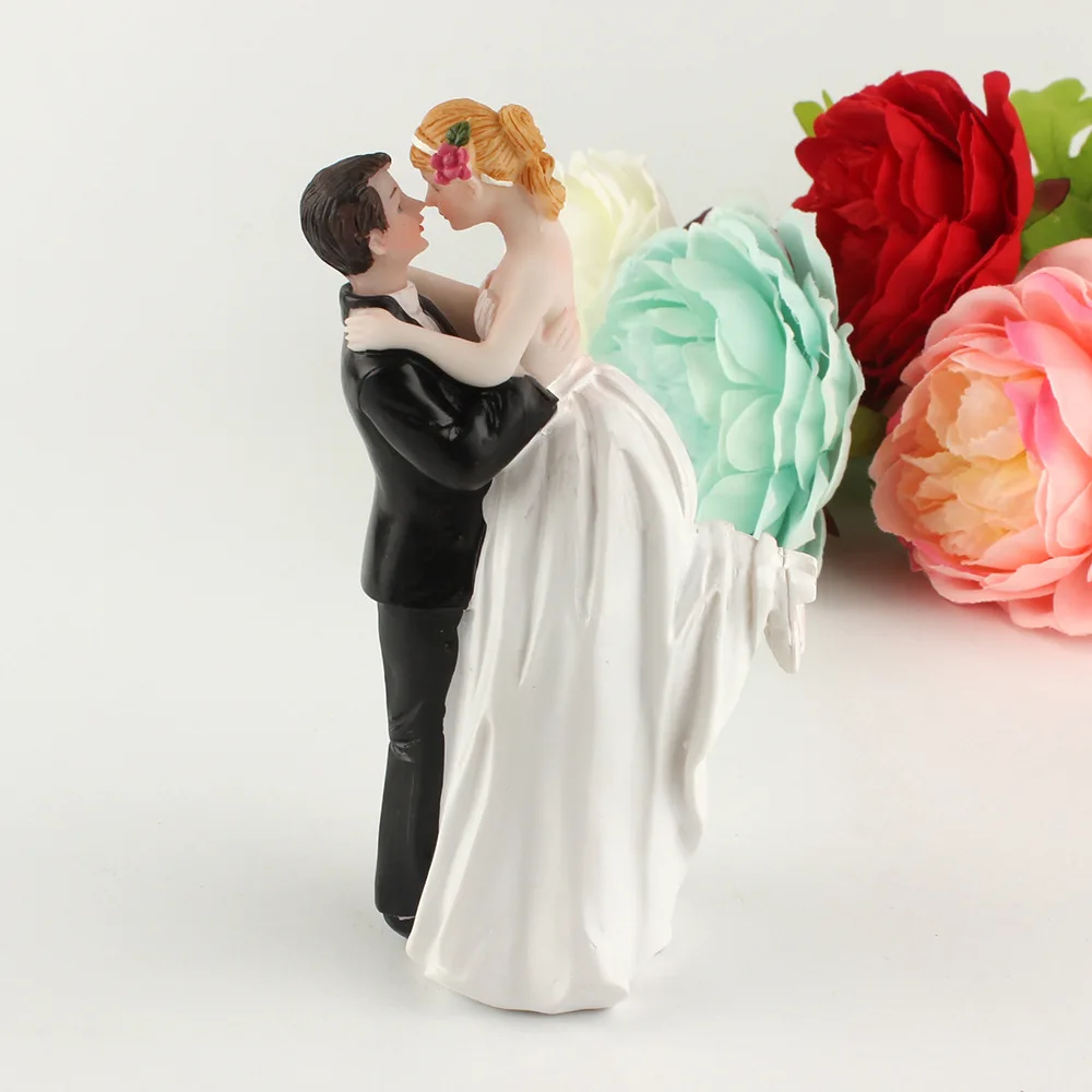 

Western style cake decoration ornaments, bride and groom dolls, happy bride and groom home ornaments