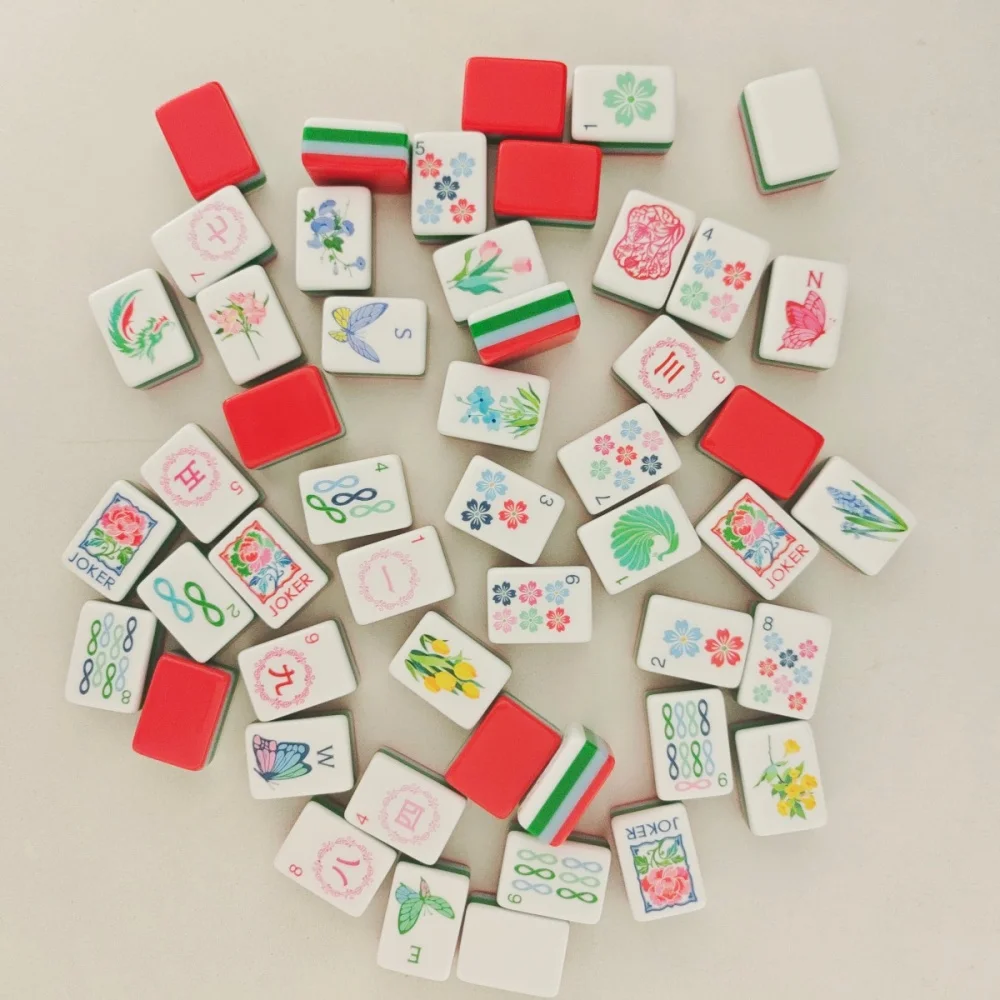 

OMHJGO Custom Red Engraved Mahjong Tiles Acrylic Luxury American Mahjong Set Leisure Family Board Games Portable Mah Jongg Gifts