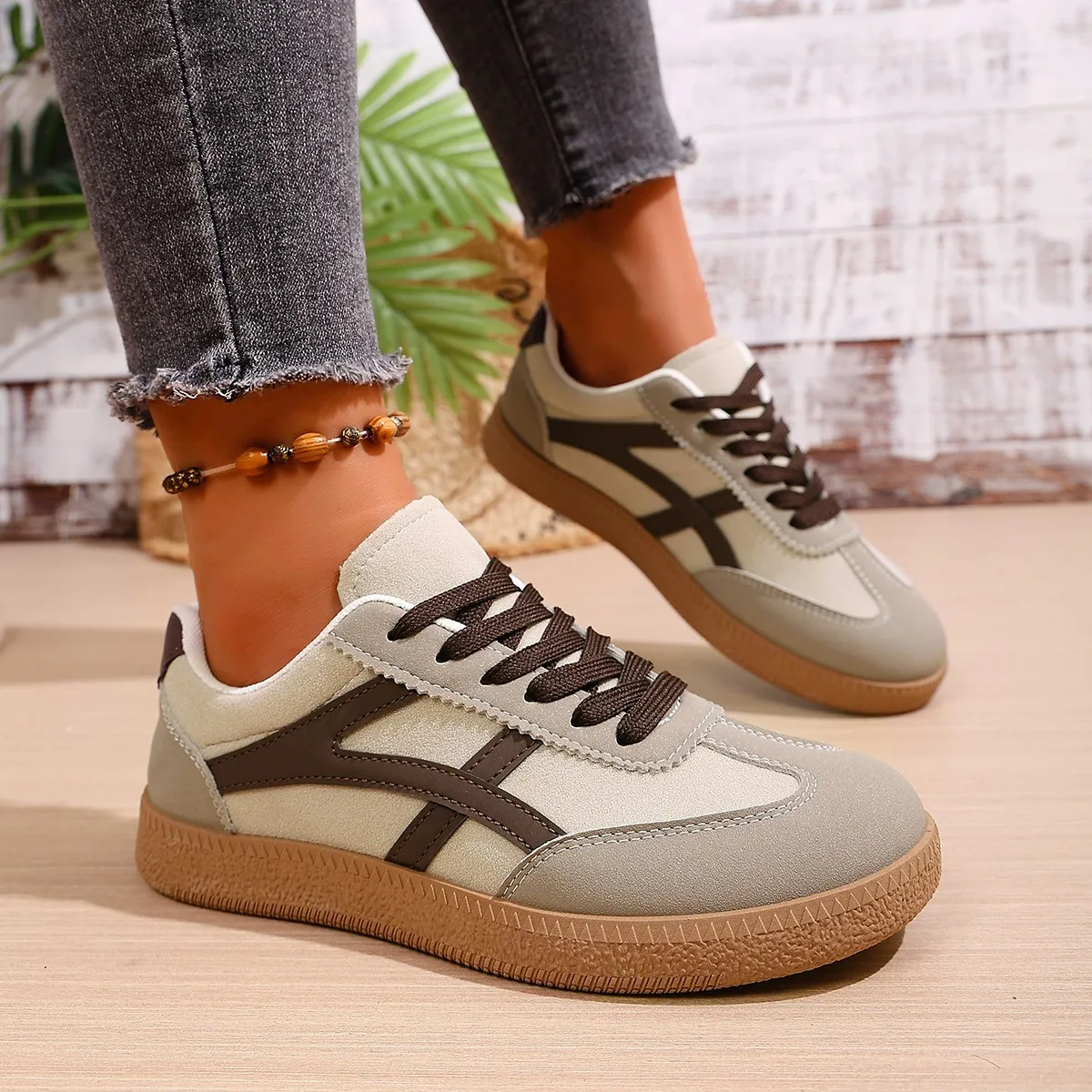 2026 Herbst Damenmode Wildleder-Sneaker mit Doppelschnalle und Metall-Details Leichte Atmungsaktive Bequeme Freizeitschuhe – Detail 4