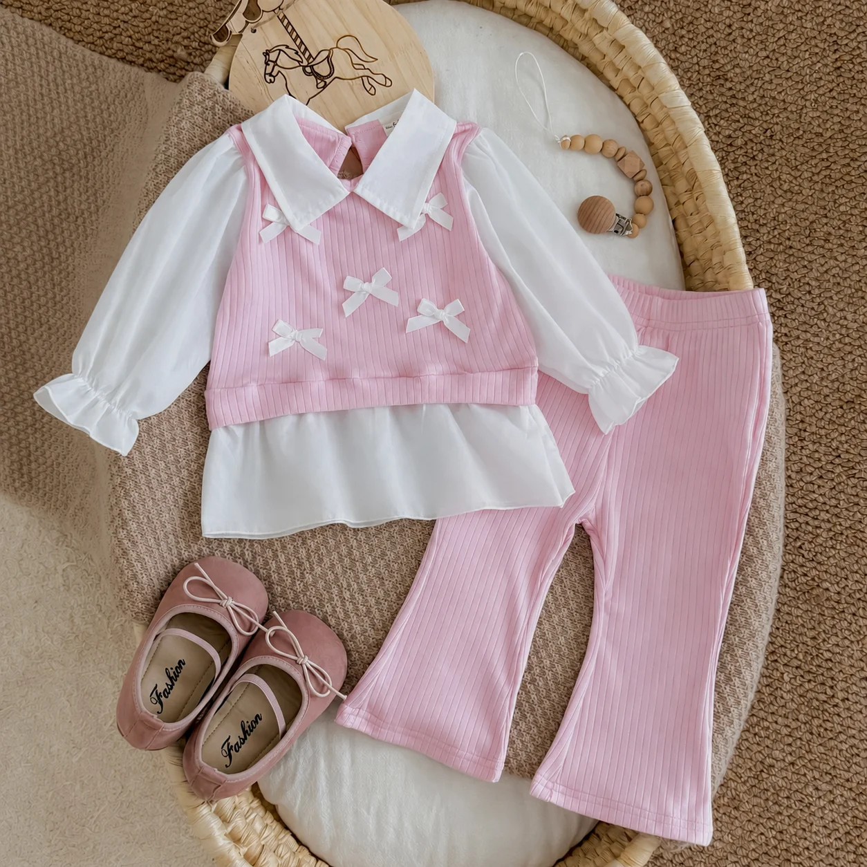 Zierliches Prinzessinnen-Style Baby-Oberteil mit Schleife, zweiteiliger Look, rosa gerippte High-Waist-Schlaghose für Babymädchen, lässiges 2-teiliges Set – Detail 6